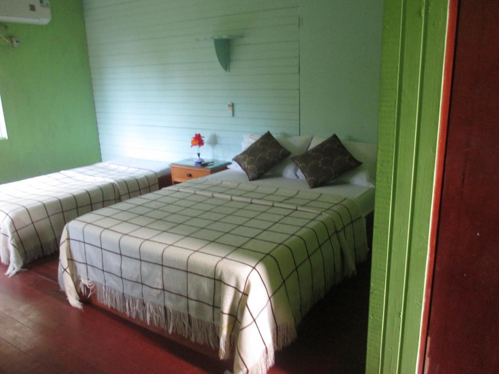 Hotel Flemming Tree Providencia Island Exterior photo